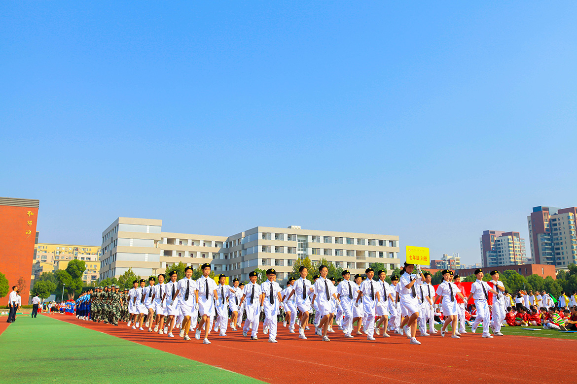 共享军运 魅力实中——武汉市光谷实验中学"武网进校园"暨2018年秋季