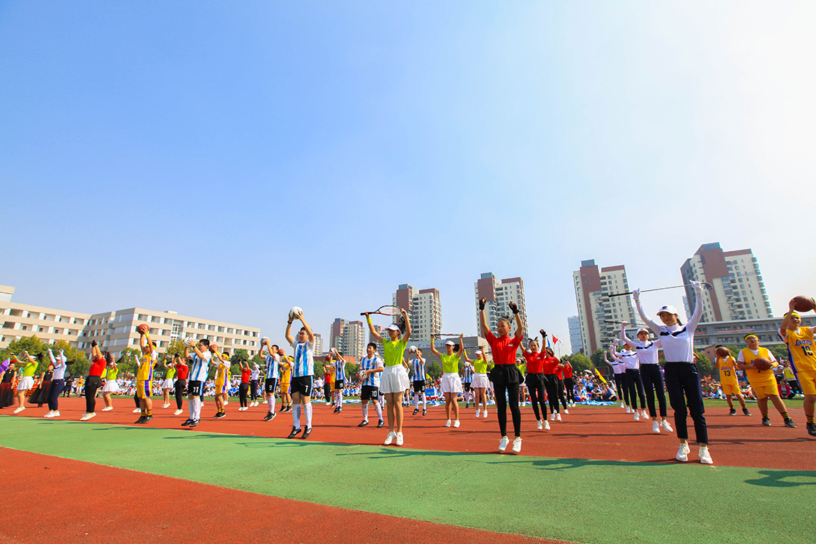 共享军运 魅力实中——武汉市光谷实验中学"武网进校园"暨2018年秋季